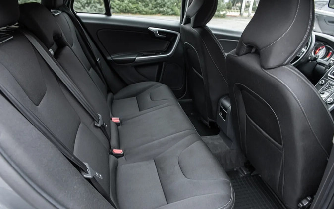 Volvo V60 cena 52900 przebieg: 125976, rok produkcji 2015 z Tłuszcz małe 436
